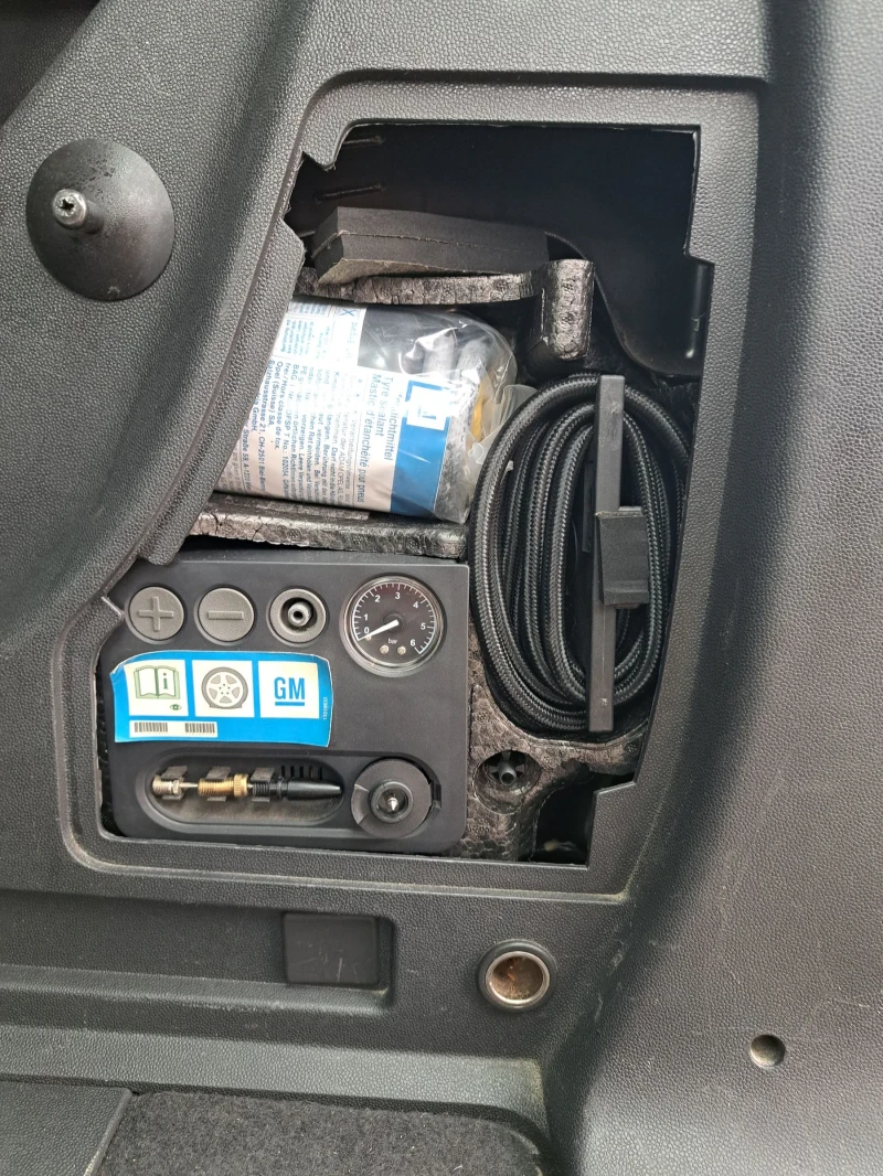 Opel Zafira 1.9CDTI, снимка 14 - Автомобили и джипове - 52119366