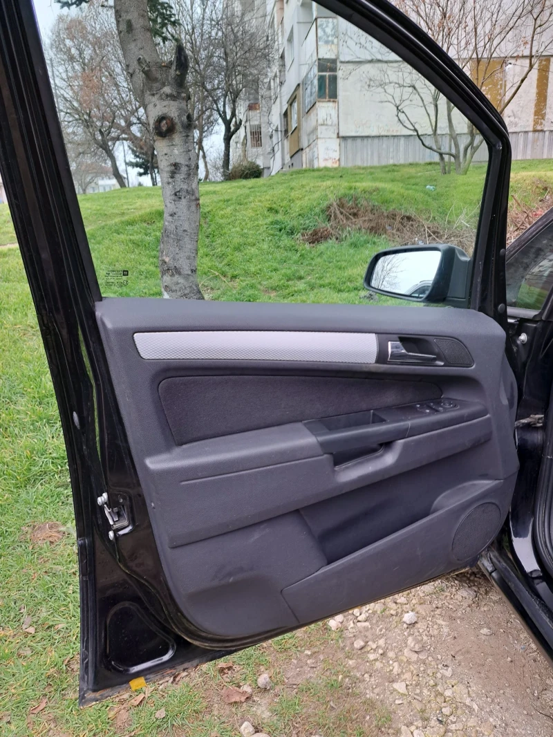 Opel Zafira 1.9CDTI, снимка 11 - Автомобили и джипове - 52119366