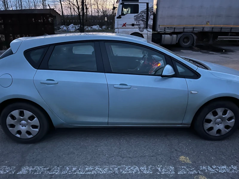 Opel Astra 1.6 LPG, снимка 3 - Автомобили и джипове - 52631378