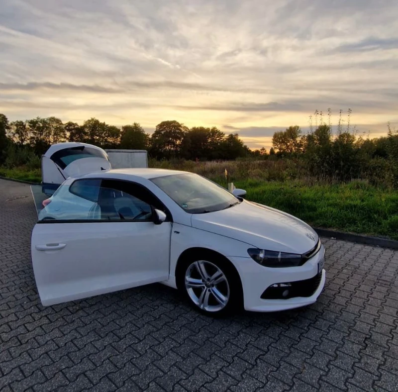 VW Scirocco R-Line* 2.0TDI* DGS, снимка 12 - Автомобили и джипове - 53463594