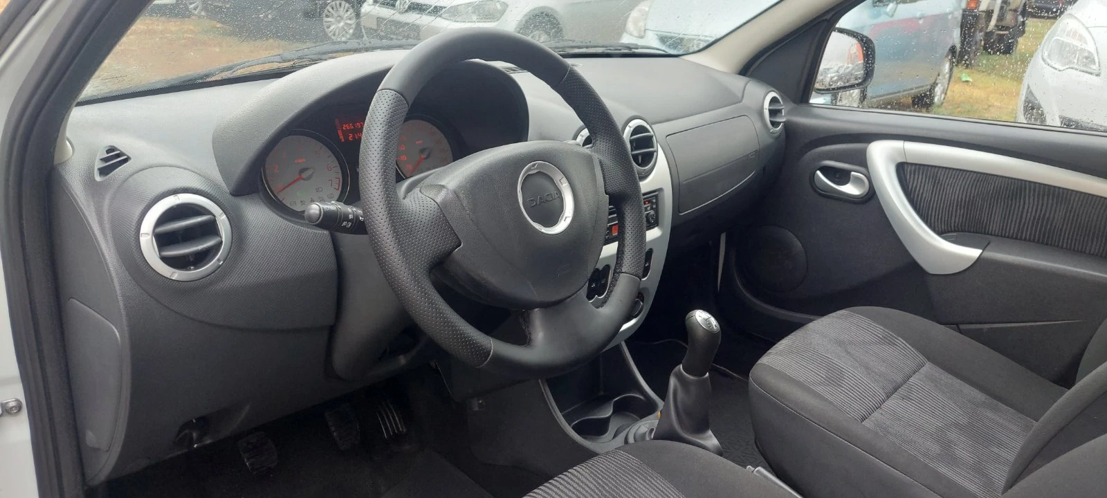 Dacia Logan 1.5 dci клима - изображение 8