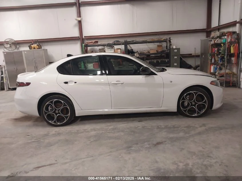 Alfa Romeo Giulia 2024 ALFA ROMEO GIULIA TI AWD - изображение 4