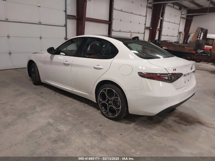 Alfa Romeo Giulia 2024 ALFA ROMEO GIULIA TI AWD - изображение 7