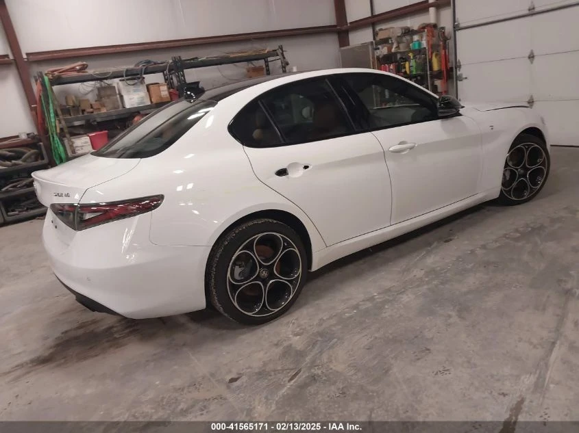 Alfa Romeo Giulia 2024 ALFA ROMEO GIULIA TI AWD - изображение 9