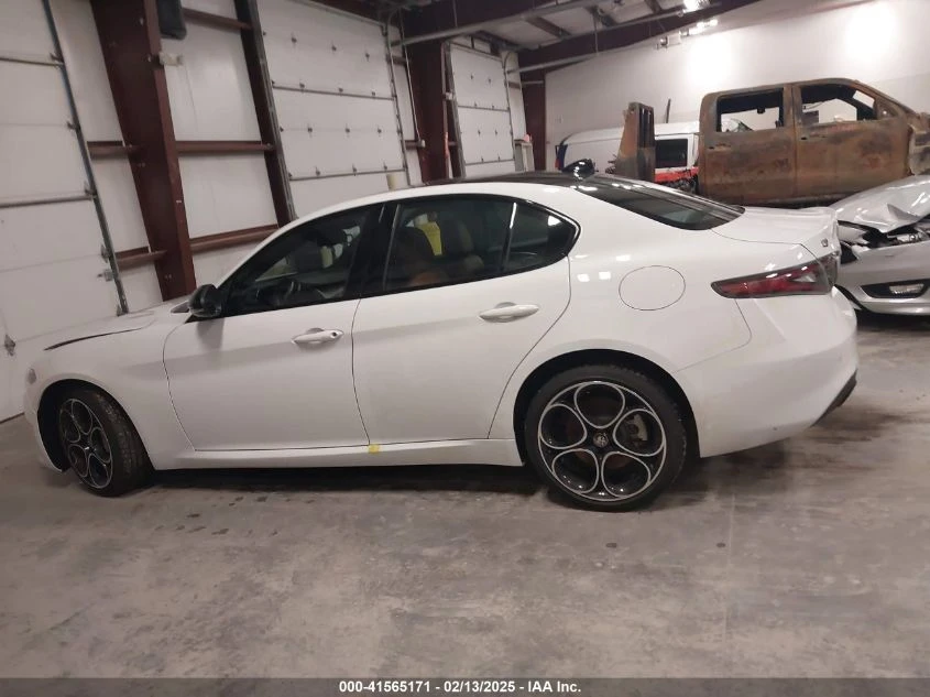 Alfa Romeo Giulia 2024 ALFA ROMEO GIULIA TI AWD - изображение 6