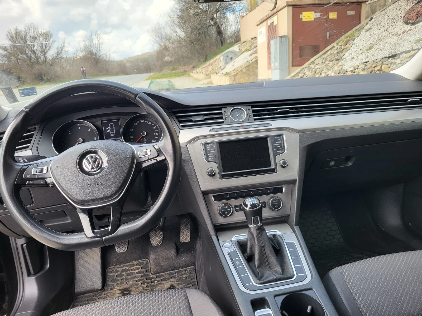 VW Passat 1.6 TDI 120 к.с., снимка 9 - Автомобили и джипове - 54024624