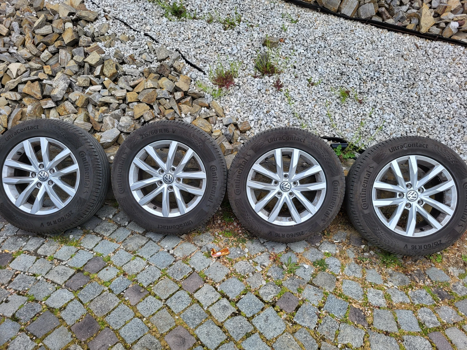 VW Passat 1.6 TDI 120 к.с., снимка 14 - Автомобили и джипове - 54024624