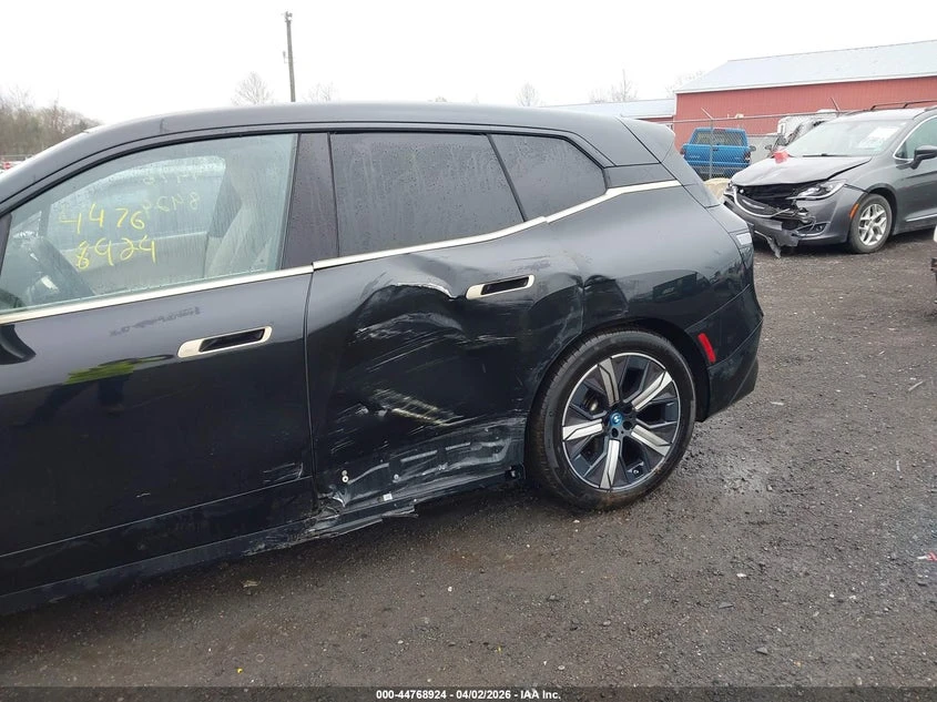 BMW iX xDrive50, снимка 6 - Автомобили и джипове - 54397842