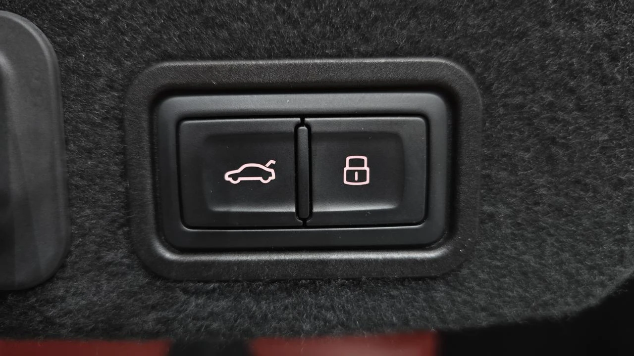 Audi A8 60TDI Matrix* 360* Distronic* HeadUp* Масаж* Bose, снимка 16 - Автомобили и джипове - 54740435