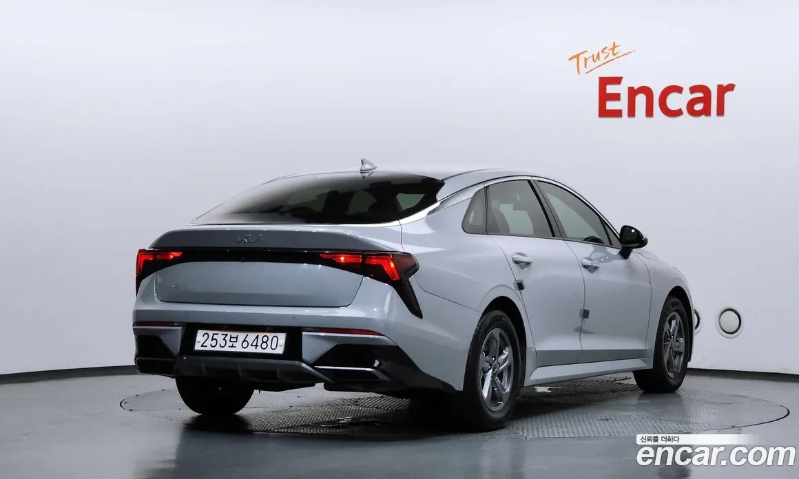 Kia K5 ПОДГРЕВИ * ОБДУХВАНЕ * КАМЕРА, снимка 2 - Автомобили и джипове - 56068701