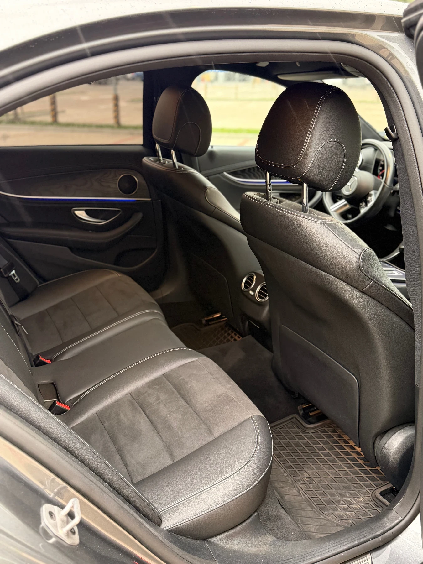 Mercedes-Benz E 220 4Matic* EQ Boost* Distronic Plus, снимка 7 - Автомобили и джипове - 56237787
