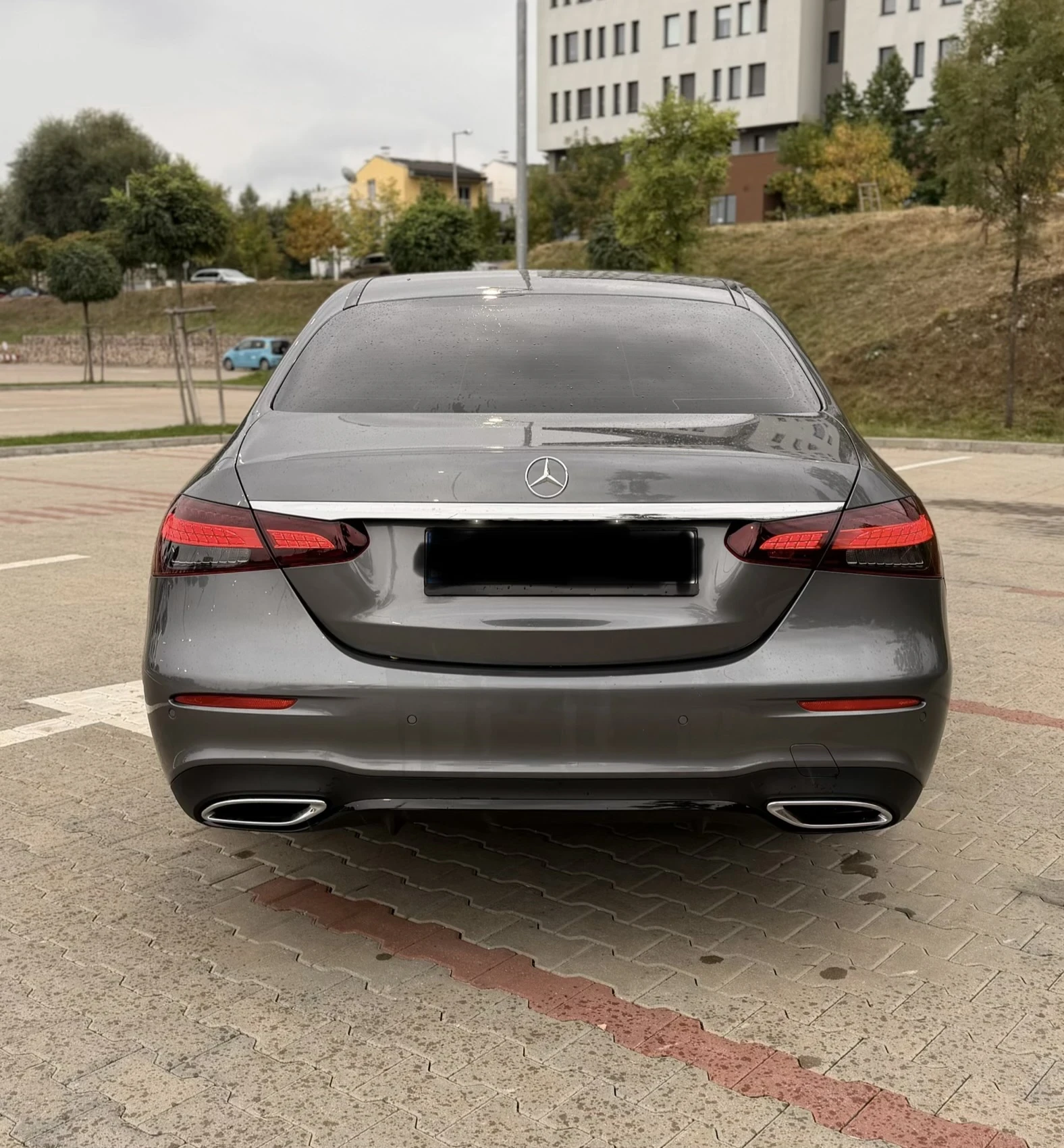 Mercedes-Benz E 220 4Matic* EQ Boost* Distronic Plus, снимка 3 - Автомобили и джипове - 56237787