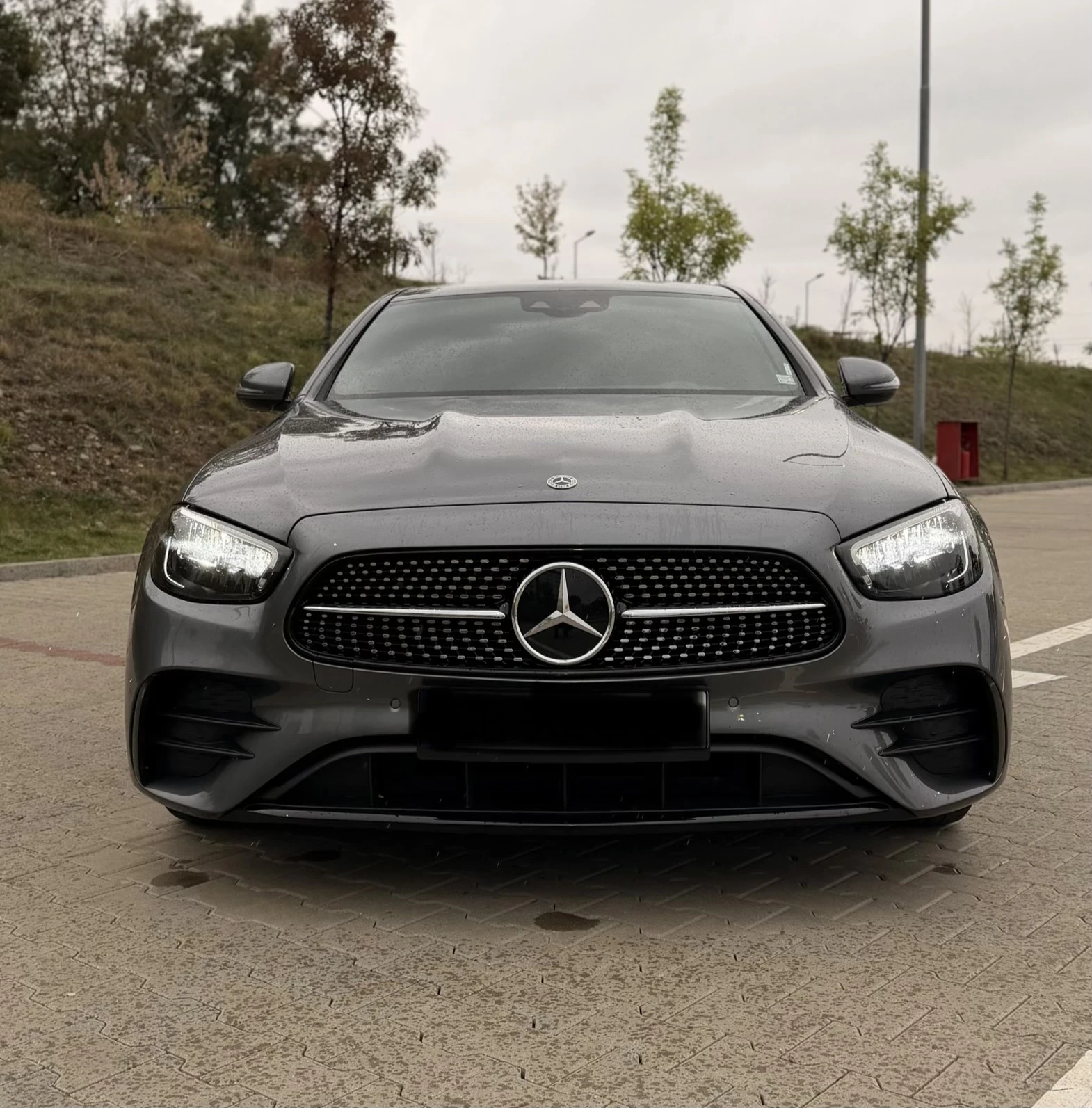 Mercedes-Benz E 220 4Matic* EQ Boost* Distronic Plus, снимка 2 - Автомобили и джипове - 56237787