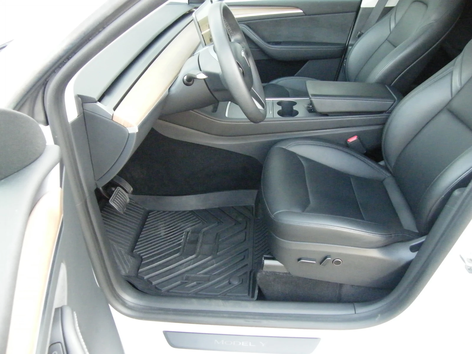 Tesla Model Y long range duall motor, снимка 8 - Автомобили и джипове - 56709328