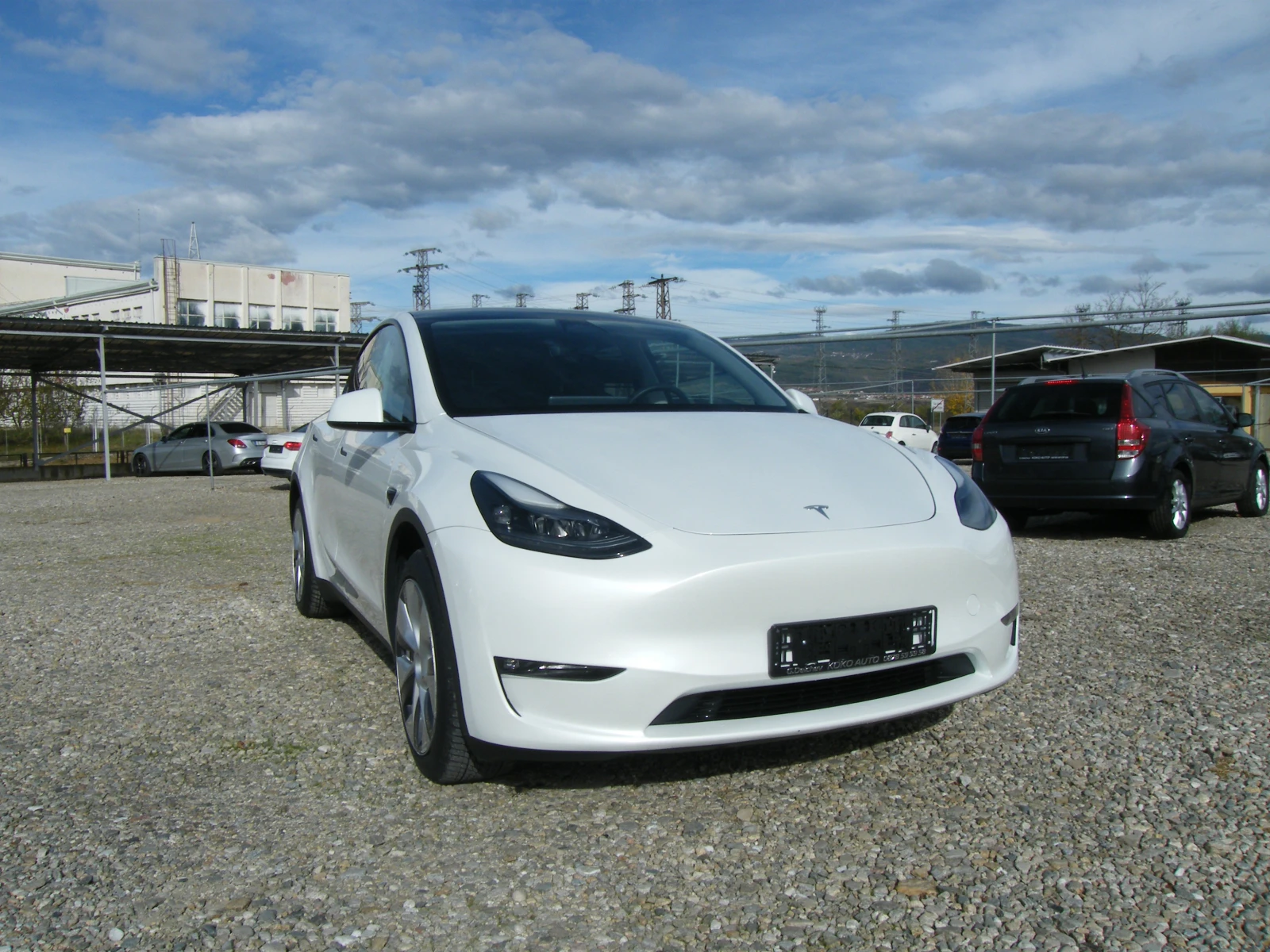 Tesla Model Y long range duall motor, снимка 2 - Автомобили и джипове - 56709328