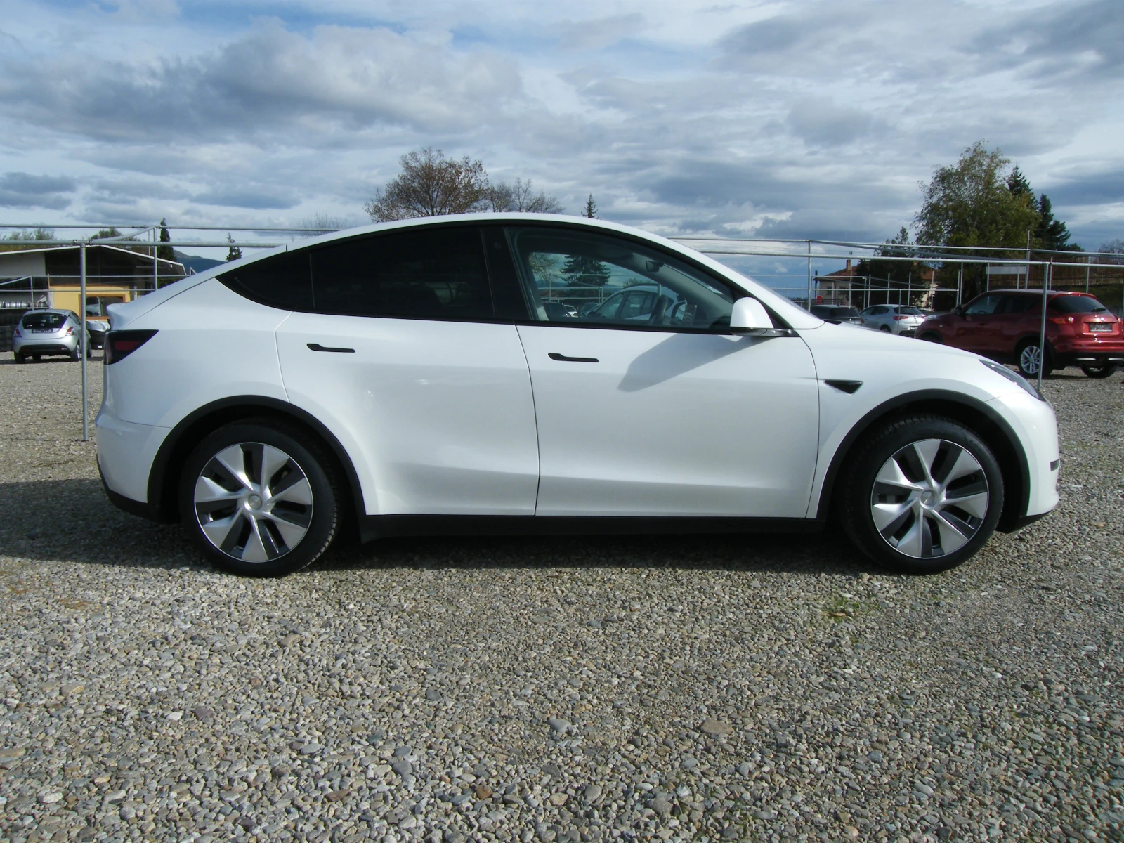 Tesla Model Y long range duall motor, снимка 3 - Автомобили и джипове - 56709328