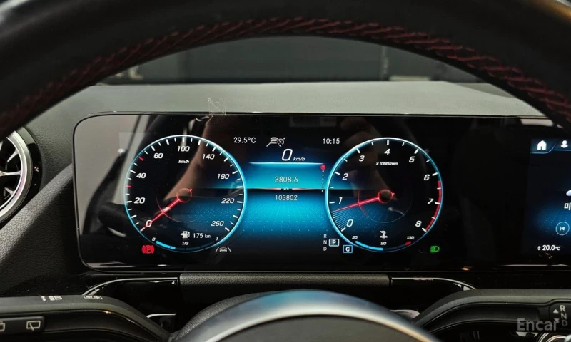 Mercedes-Benz GLA 250, снимка 8 - Автомобили и джипове - 53515612