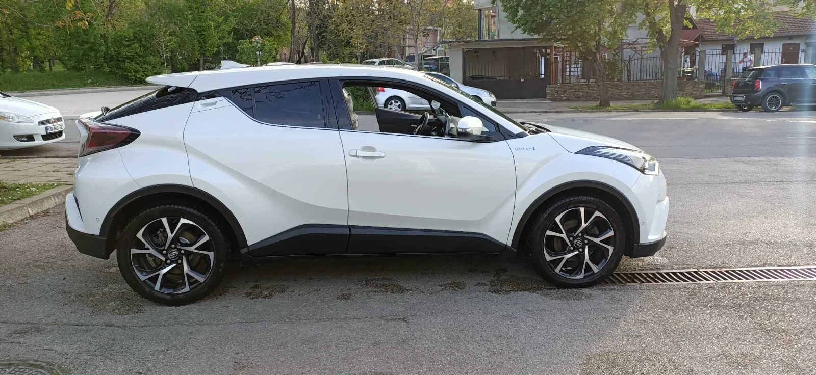 Toyota C-HR Хечбек - изображение 4