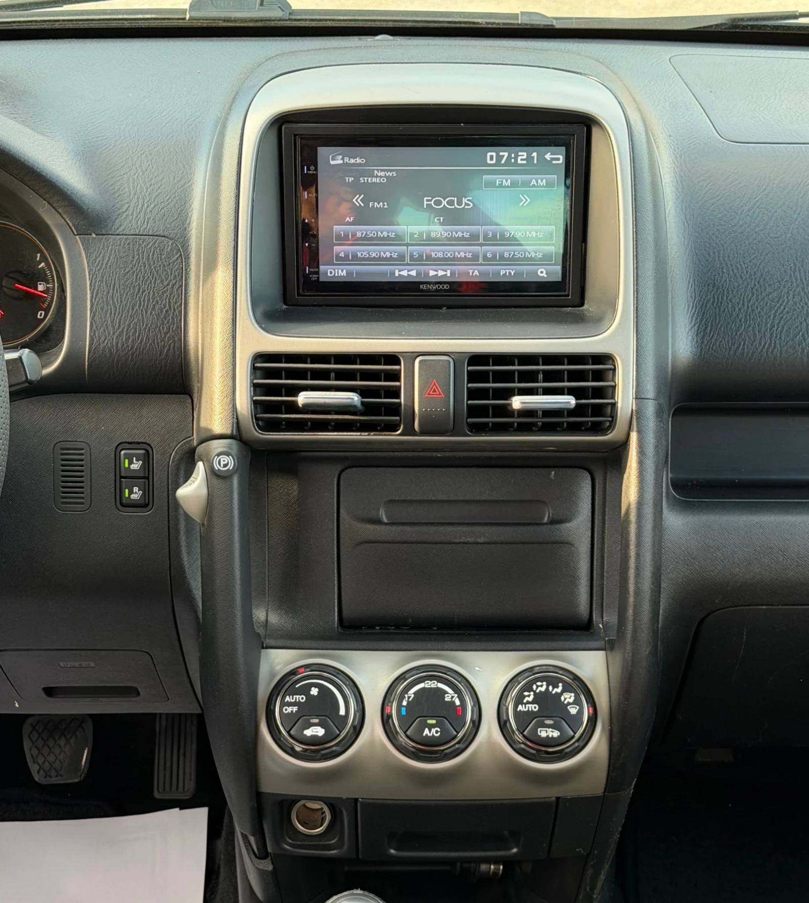 Honda Cr-v 2.2CDTi 140к.с * 4х4* * Климатроник* * Шибедах* , снимка 15 - Автомобили и джипове - 54543069