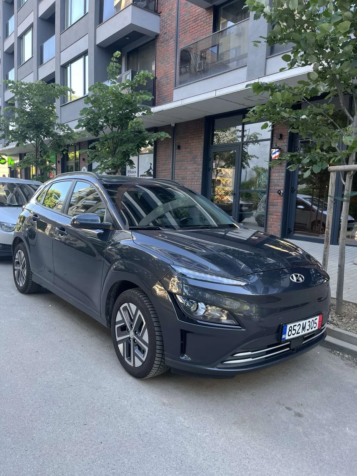 Hyundai Kona Валидна гаранция+ гуми, снимка 3 - Автомобили и джипове - 54738161