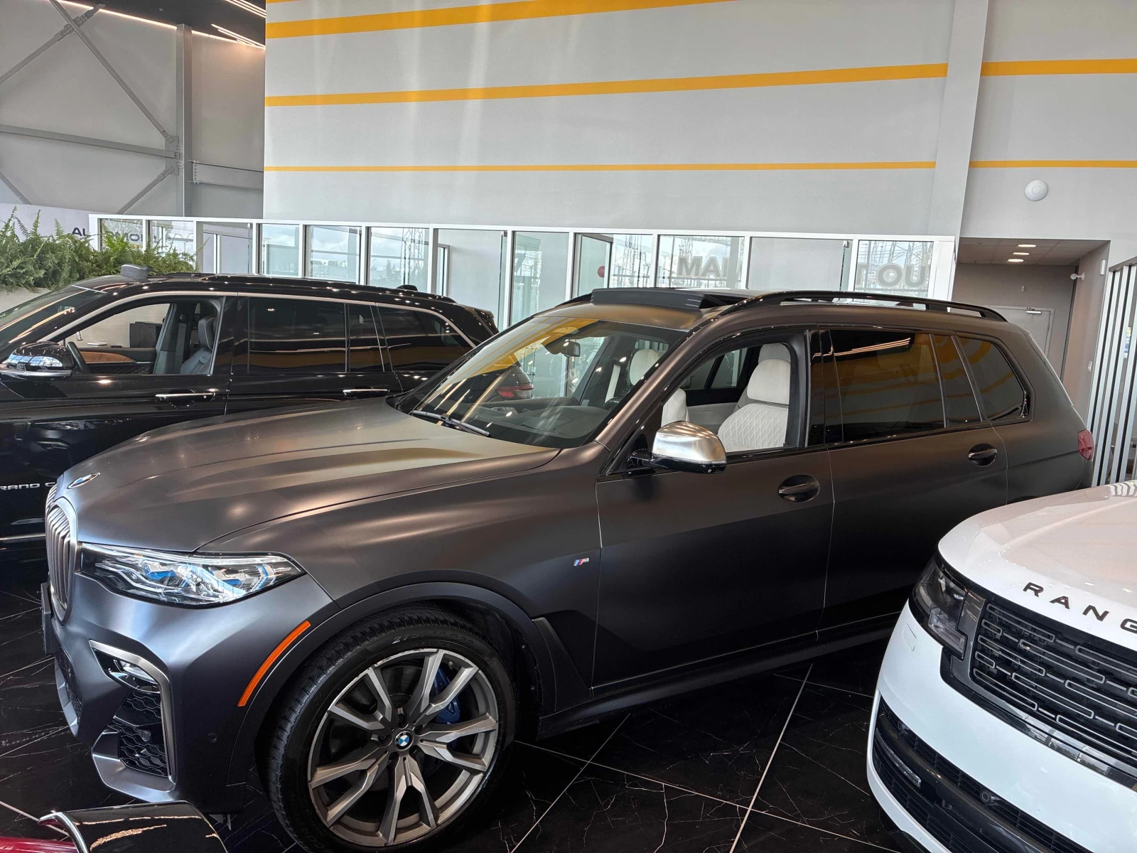 BMW X7 M50i| SWAROWSKI| МАСАЖ| LASER| HAR/KAR| HUD| 360| , снимка 2 - Автомобили и джипове - 56002404
