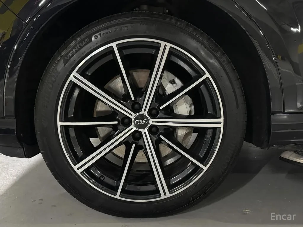 Audi Q7 / 55 TFSI Premium / ДИСТРОНИК / ОБДУХВАНЕ /ХЕД-ЪП , снимка 7 - Автомобили и джипове - 56099592