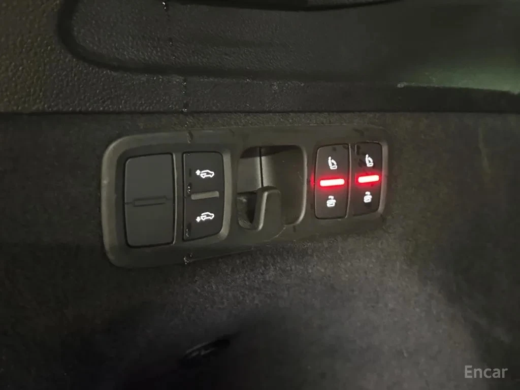 Audi Q7 / 55 TFSI Premium / ДИСТРОНИК / ОБДУХВАНЕ /ХЕД-ЪП , снимка 6 - Автомобили и джипове - 56099592