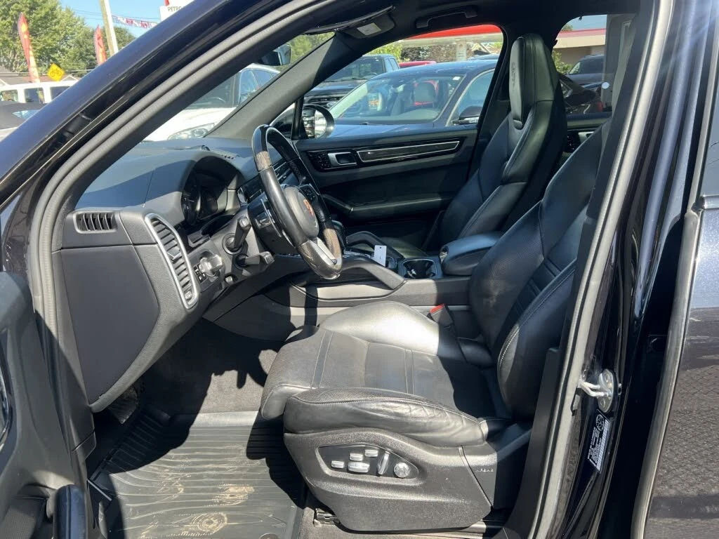 Porsche Cayenne 3.0T* BOSE* CHRONO* ОБДУХВАНЕ* ПАНО* КРАЙНА ЦЕНА, снимка 7 - Автомобили и джипове - 56105294