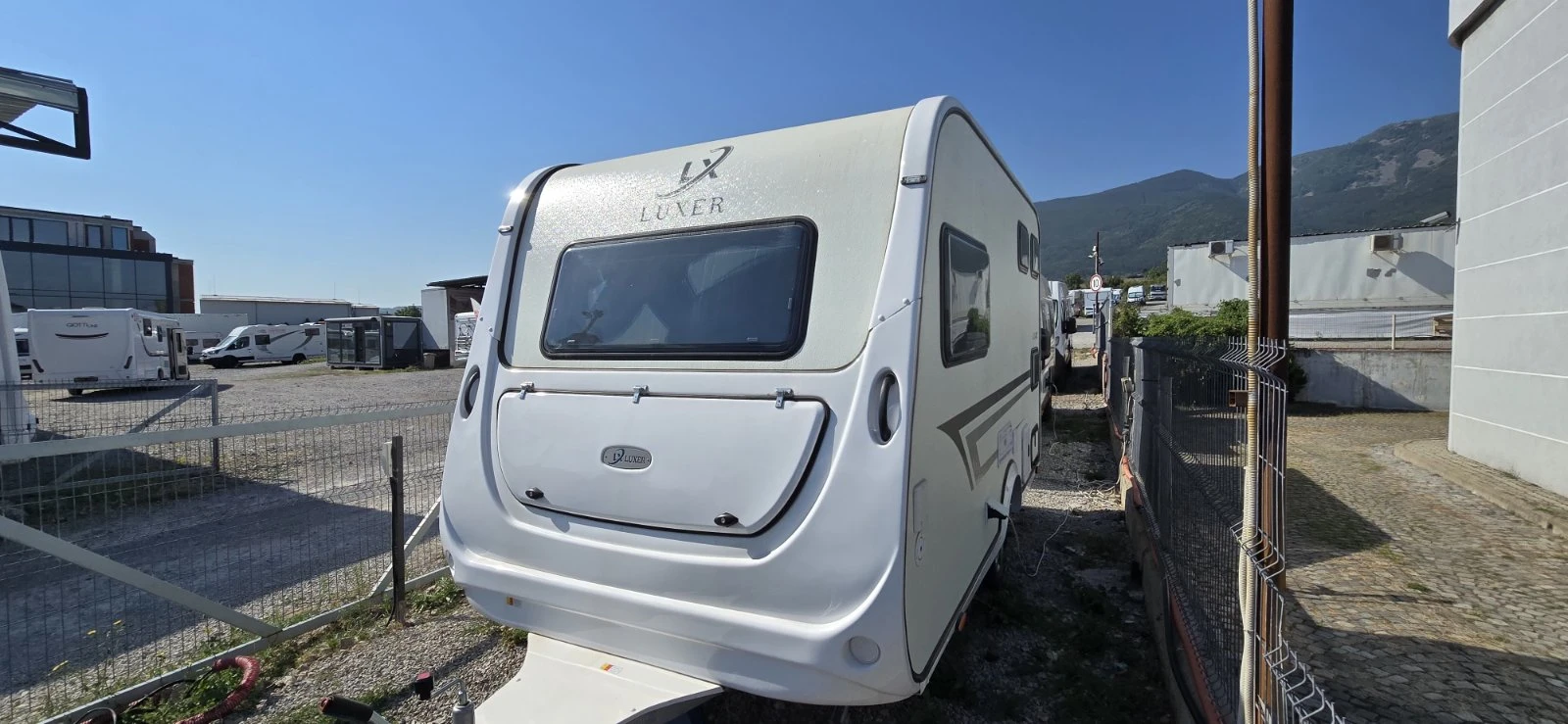 Каравана Други Luxer LX410, снимка 4 - Каравани и кемпери - 55558756
