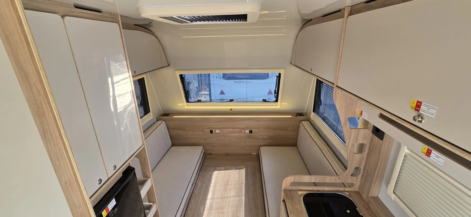 Каравана Други Luxer LX410, снимка 5 - Каравани и кемпери - 55558756