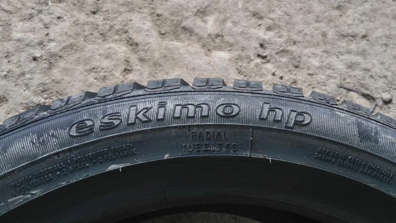 Гуми Зимни 205/50R17, снимка 4 - Гуми и джанти - 45863835