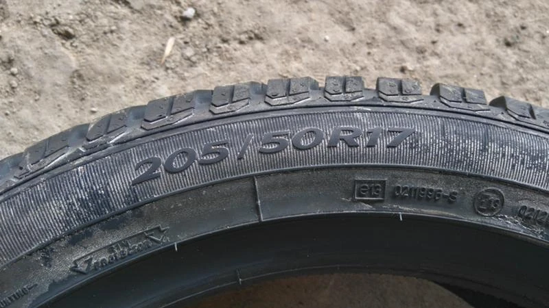 Гуми Зимни 205/50R17, снимка 5 - Гуми и джанти - 45863835