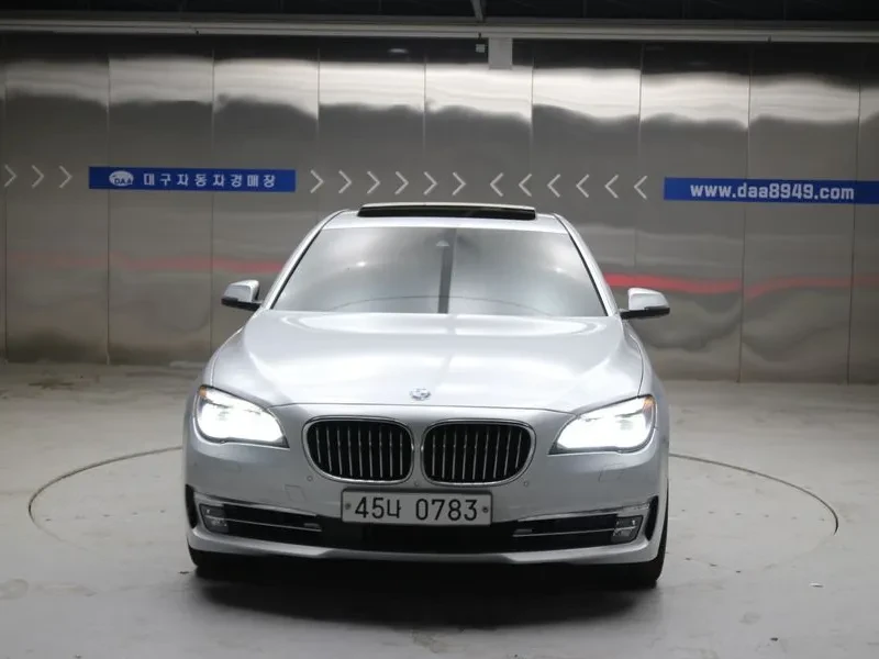 BMW 740 D xDrive Individual, снимка 3 - Автомобили и джипове - 53334358