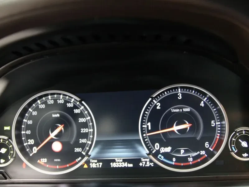 BMW 740 D xDrive Individual, снимка 8 - Автомобили и джипове - 53334358