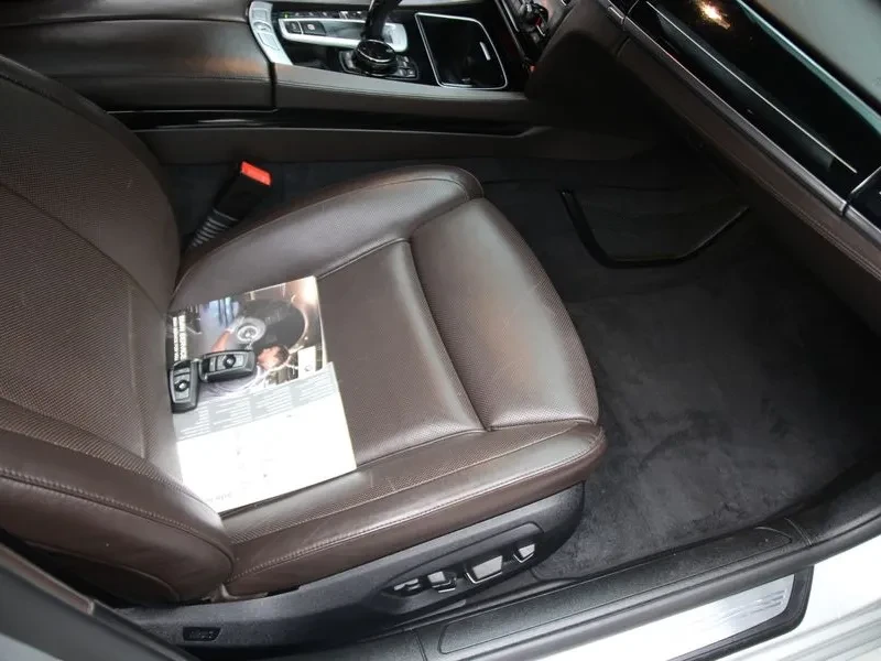 BMW 740 D xDrive Individual, снимка 15 - Автомобили и джипове - 53334358