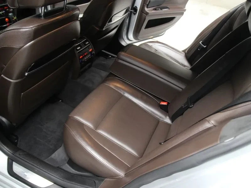 BMW 740 D xDrive Individual, снимка 12 - Автомобили и джипове - 53334358