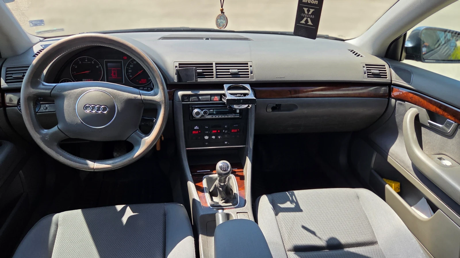 Audi A4 2.0 - изображение 6