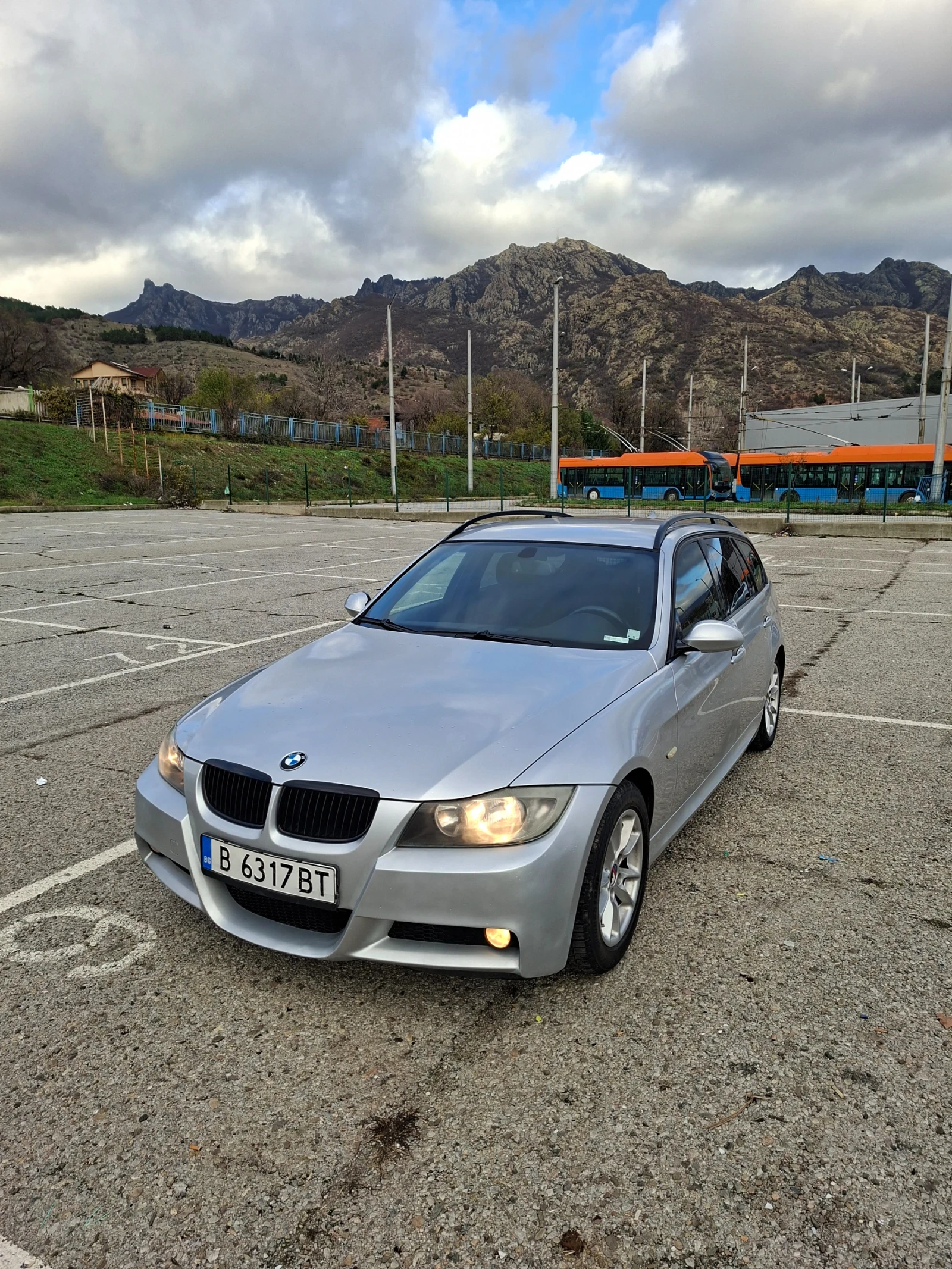 BMW 320 Комби - изображение 2