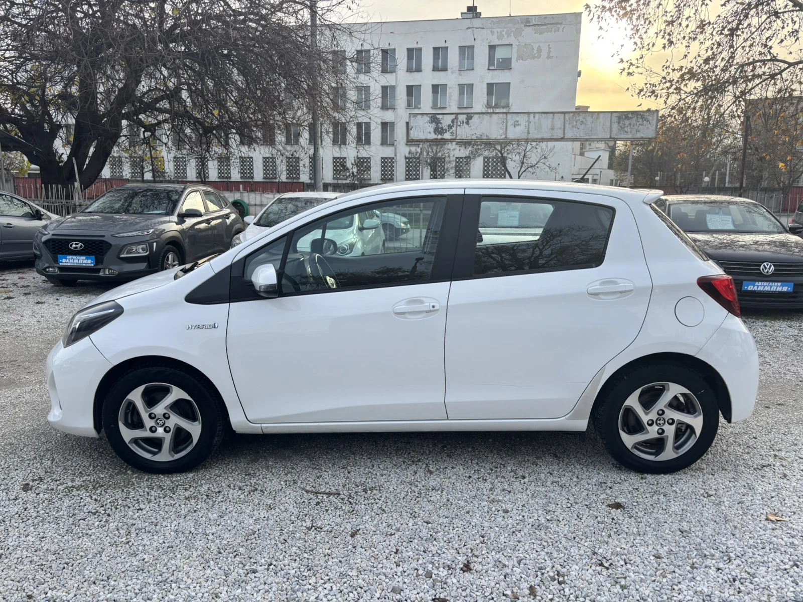 Toyota Yaris 1.5 - Хибрид - изображение 3