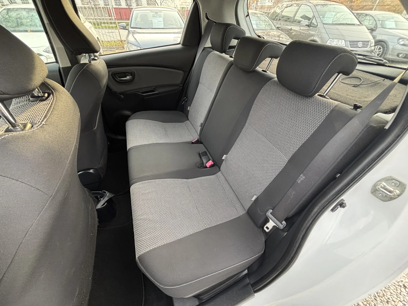 Toyota Yaris 1.5 - ������ | Mobile.bg � ����������� 12