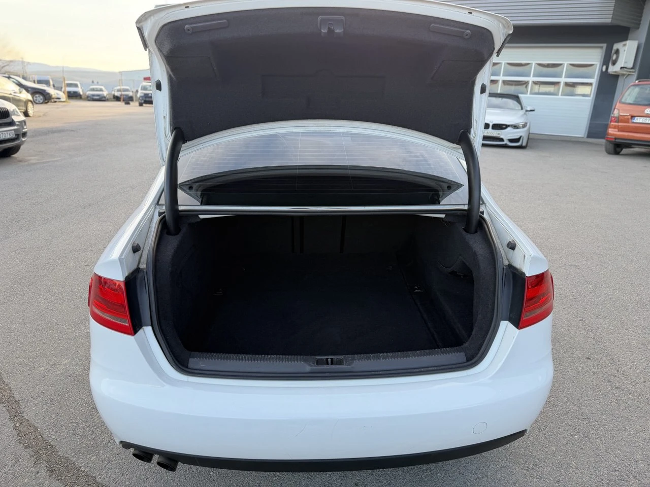 Audi A4 2.0TDI SEDAN 170кс, снимка 16 - Автомобили и джипове - 53774244