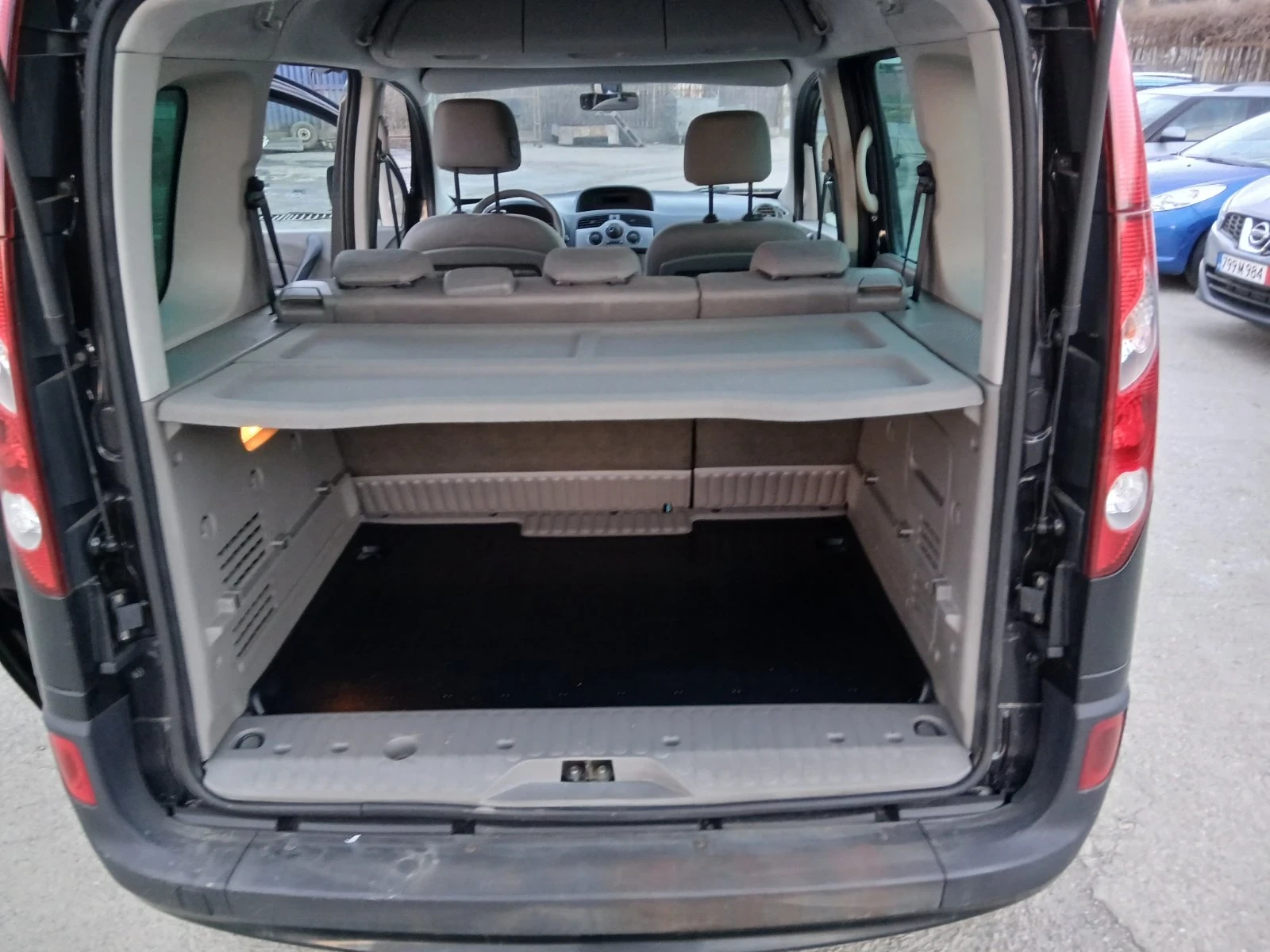 Renault Kangoo 1.5DCI, снимка 14 - Автомобили и джипове - 53894358