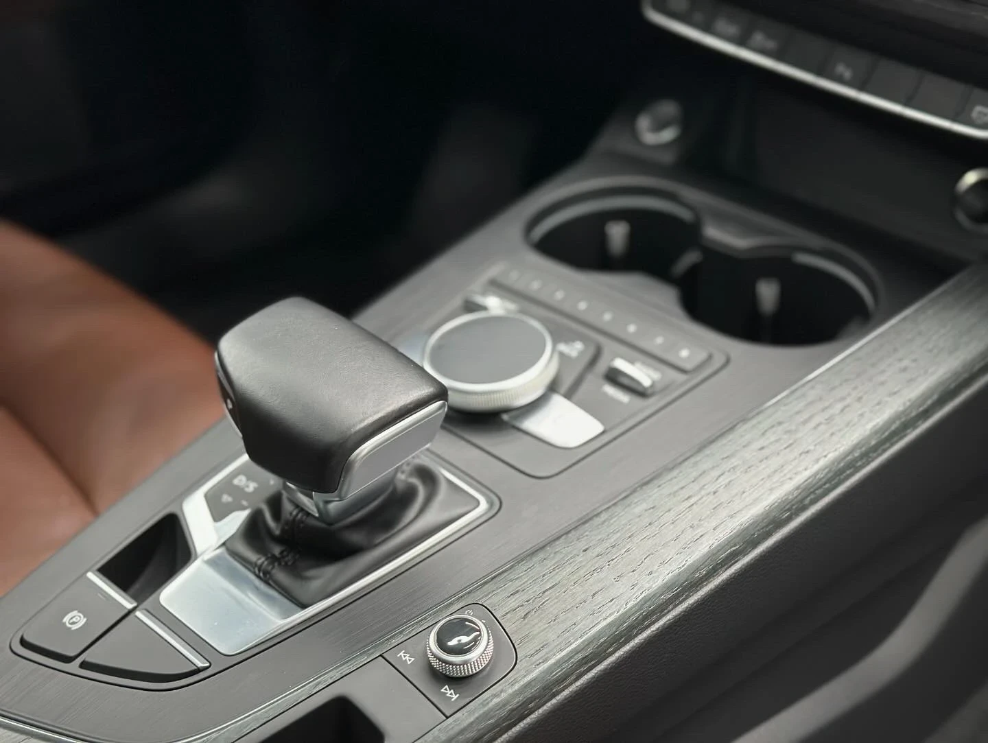 Audi A4 2.0T, снимка 9 - Автомобили и джипове - 54266389