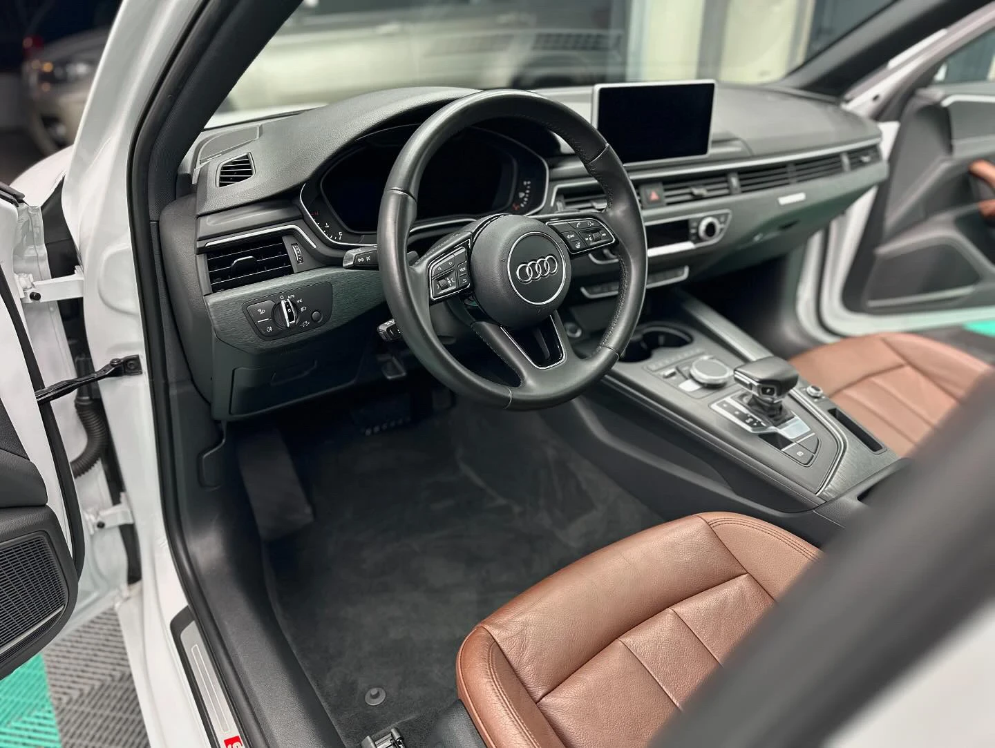 Audi A4 2.0T, снимка 11 - Автомобили и джипове - 54266389