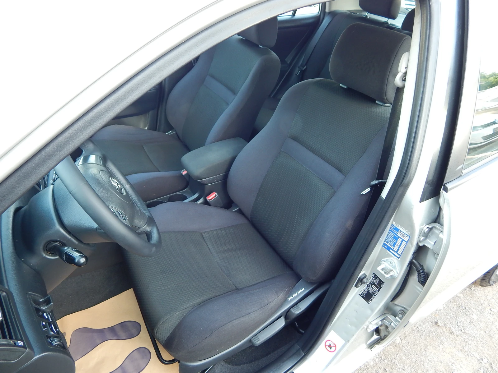 Toyota Corolla 1.4VVTI* 146000km.* , снимка 10 - Автомобили и джипове - 54740899