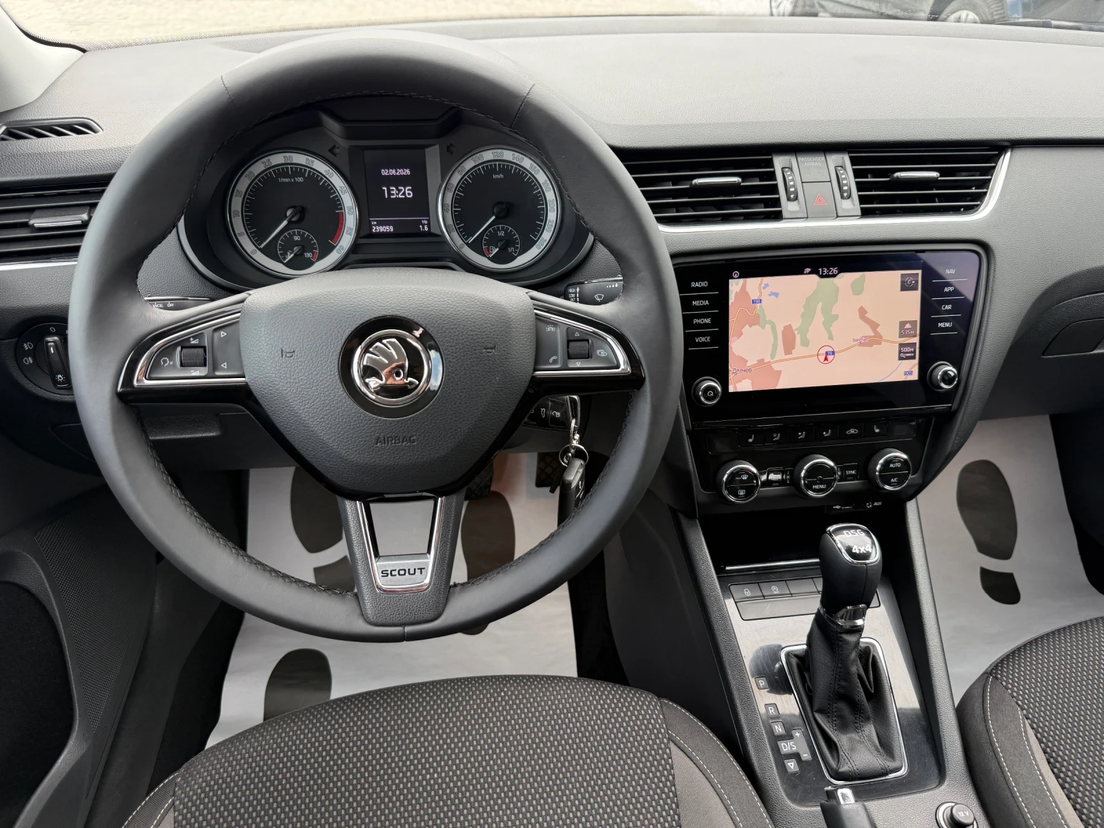 Skoda Octavia 2.0 TDI SCOUT 4x4 FULL LED  ШВЕЙЦАРИЯ, снимка 16 - Автомобили и джипове - 54788251