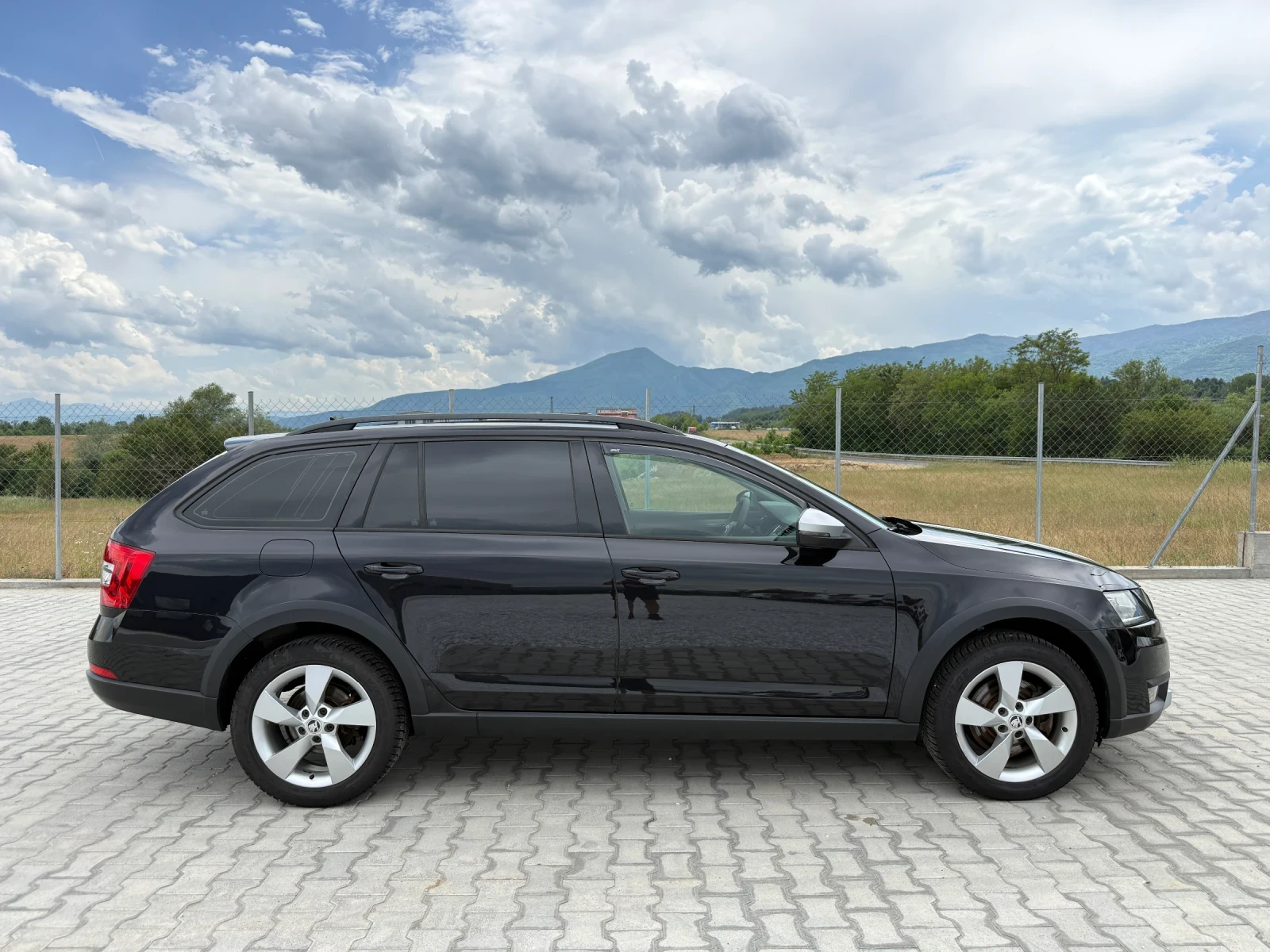 Skoda Octavia 2.0 TDI SCOUT 4x4 FULL LED  ШВЕЙЦАРИЯ, снимка 7 - Автомобили и джипове - 54788251