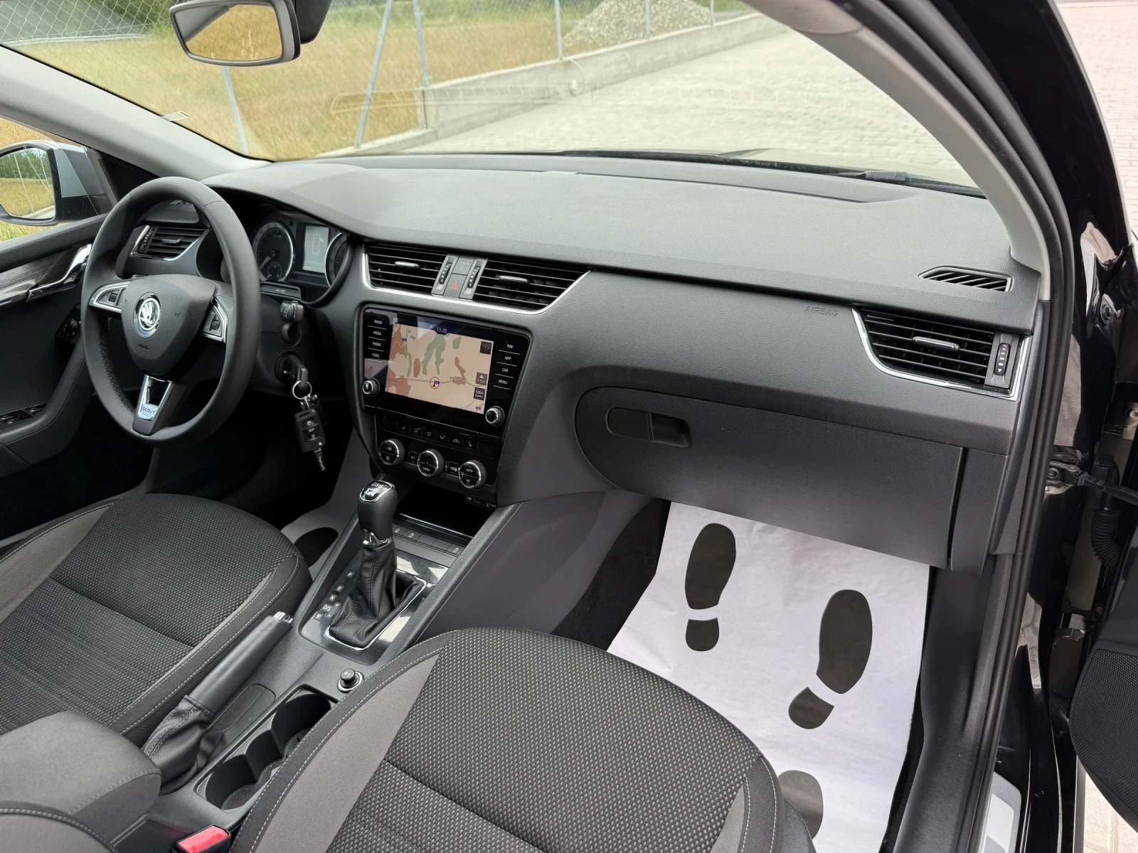 Skoda Octavia 2.0 TDI SCOUT 4x4 FULL LED  ШВЕЙЦАРИЯ, снимка 13 - Автомобили и джипове - 54788251