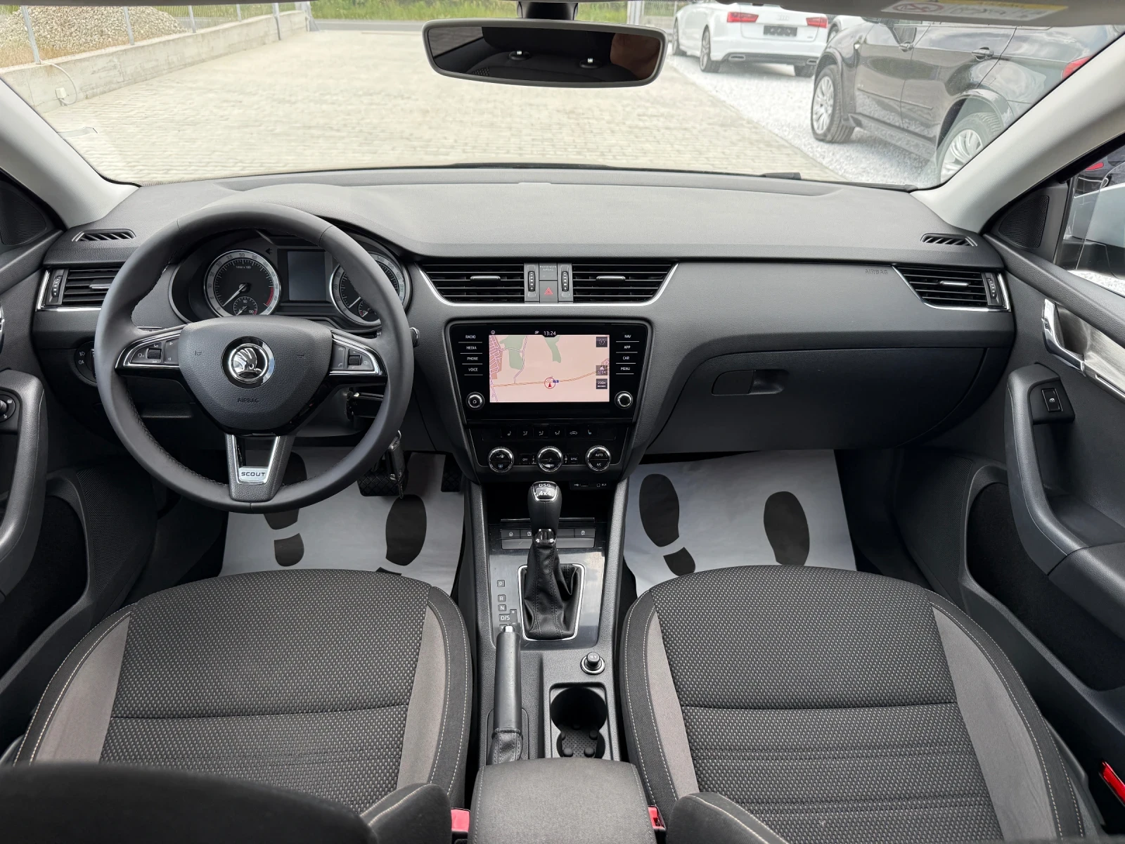 Skoda Octavia 2.0 TDI SCOUT 4x4 FULL LED  ШВЕЙЦАРИЯ, снимка 15 - Автомобили и джипове - 54788251