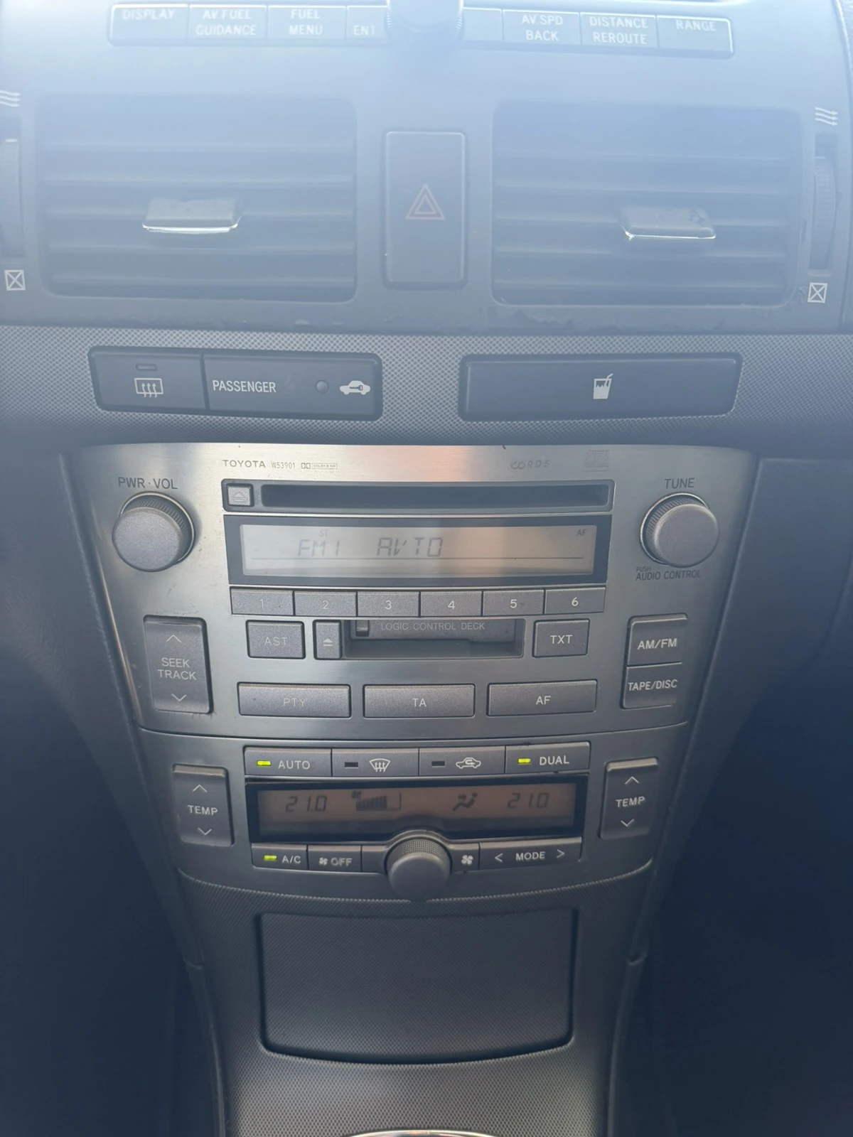 Toyota Avensis 2.0D4D, снимка 11 - Автомобили и джипове - 54817428